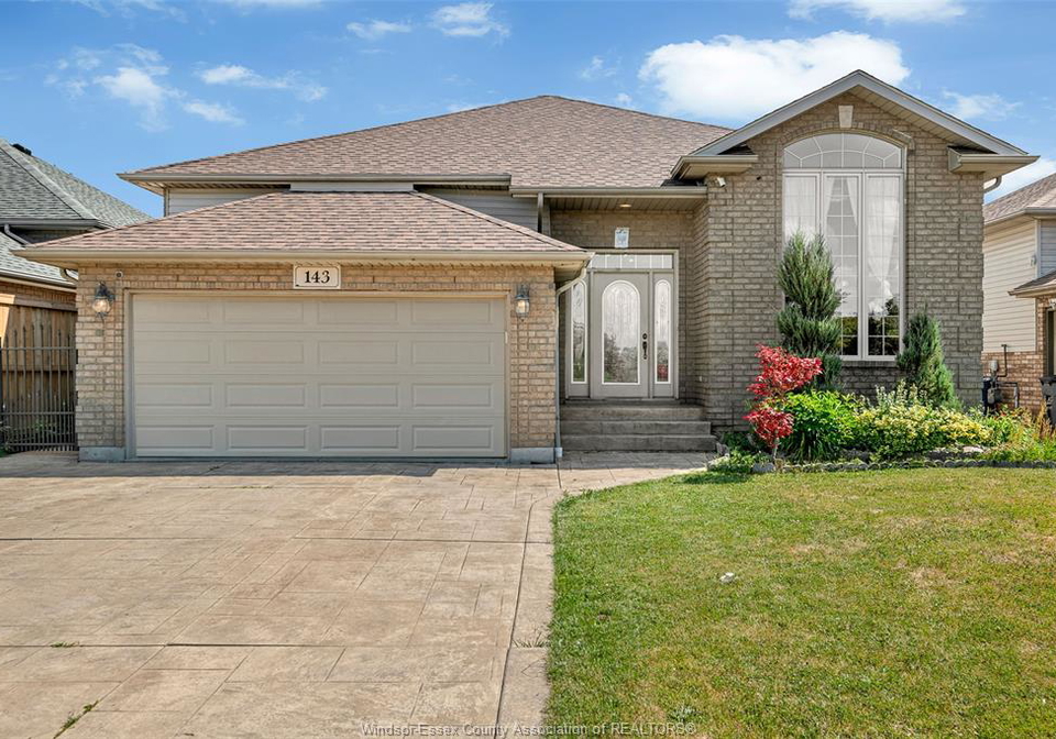 143-amy-croft-lakeshore-ontario-26011879