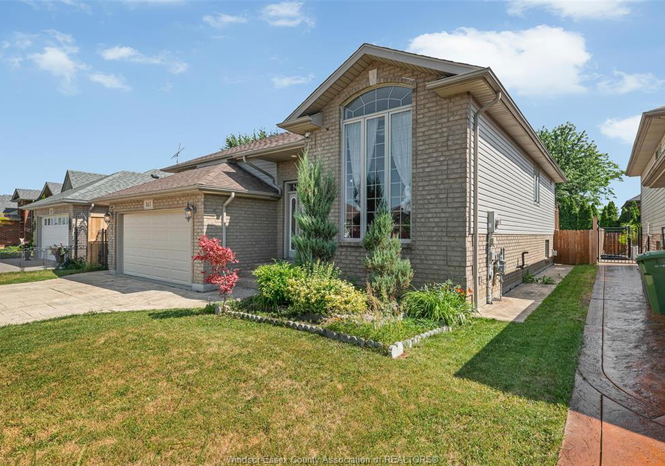 143-amy-croft-lakeshore-ontario-26011879