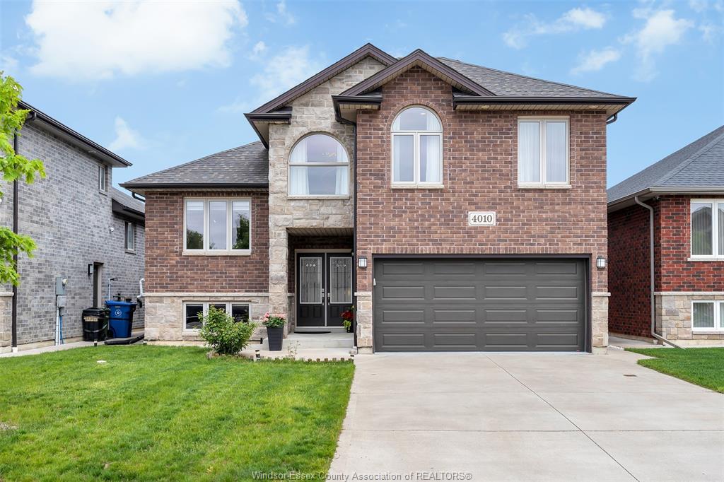 4010-cosenza-windsor-ontario-26011888