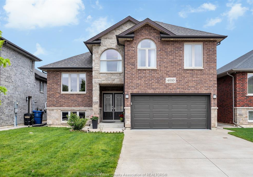 4010-cosenza-windsor-ontario-26011888