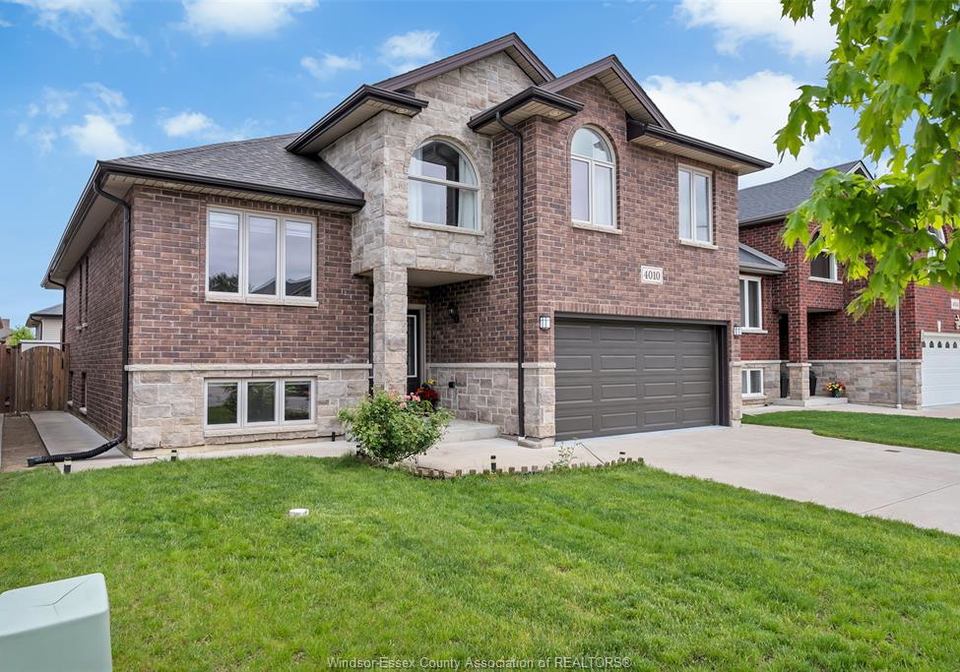 4010-cosenza-windsor-ontario-26011888