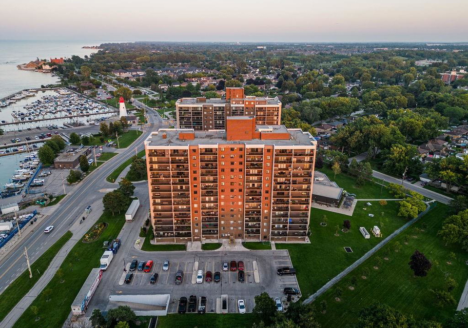 9099-riverside-drive-windsor-ontario-26011891