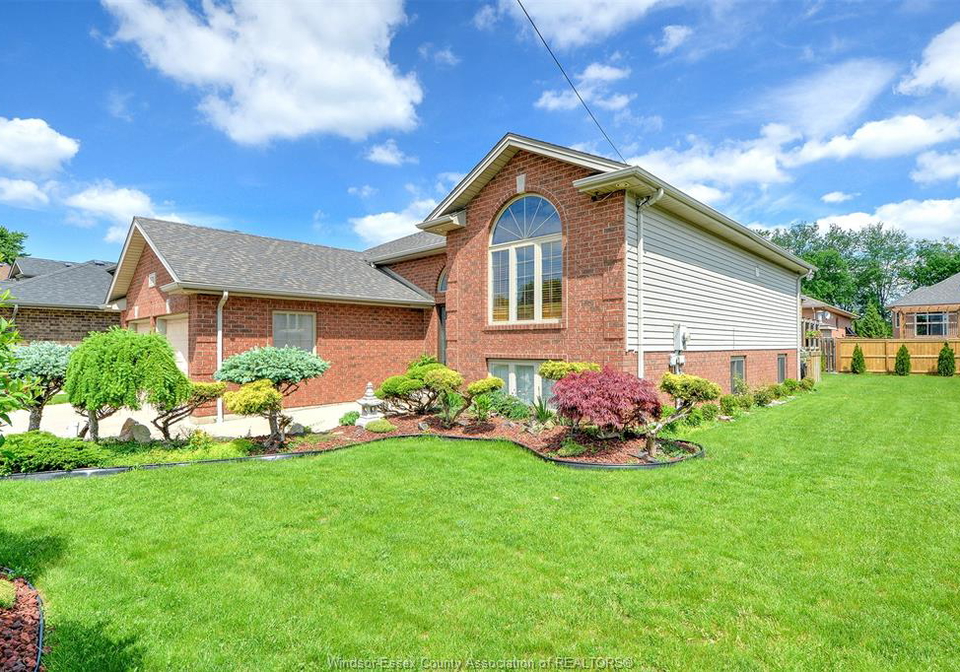 5970-matchette-lasalle-ontario-26011898