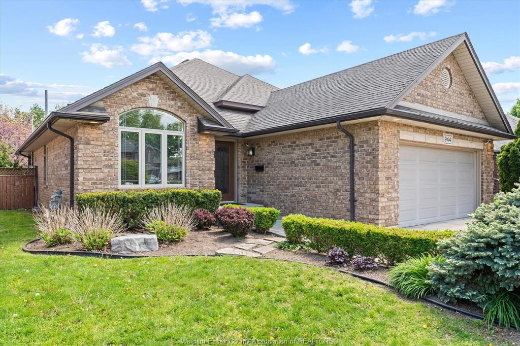 944-thompson-windsor-ontario-26011905