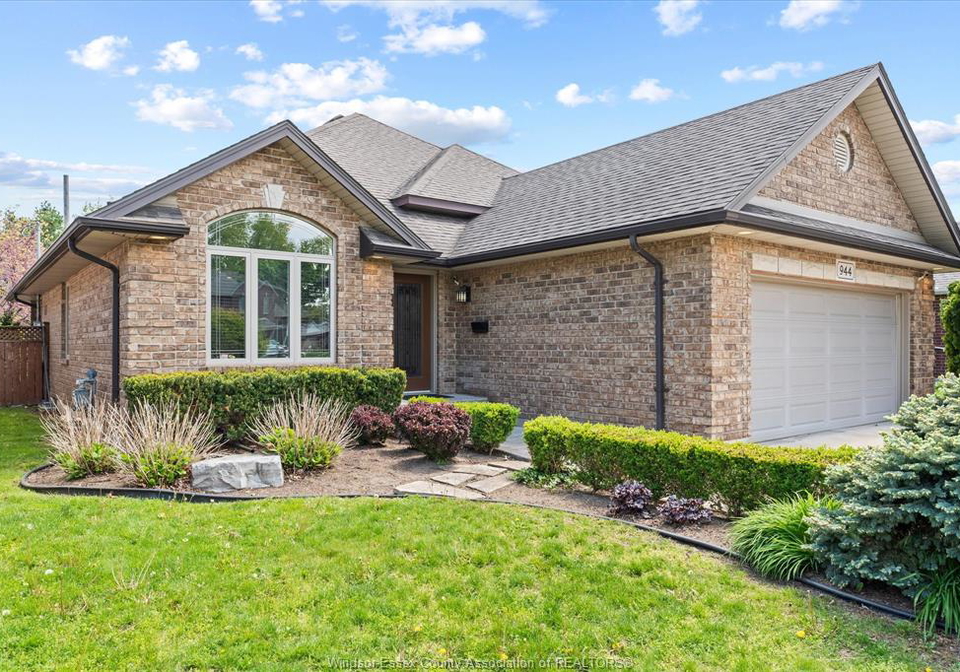 944-thompson-windsor-ontario-26011905