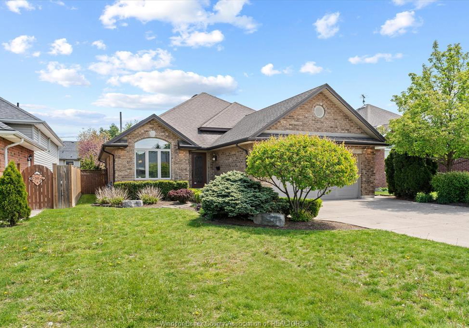 944-thompson-windsor-ontario-26011905