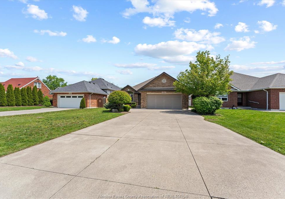 944-thompson-windsor-ontario-26011905
