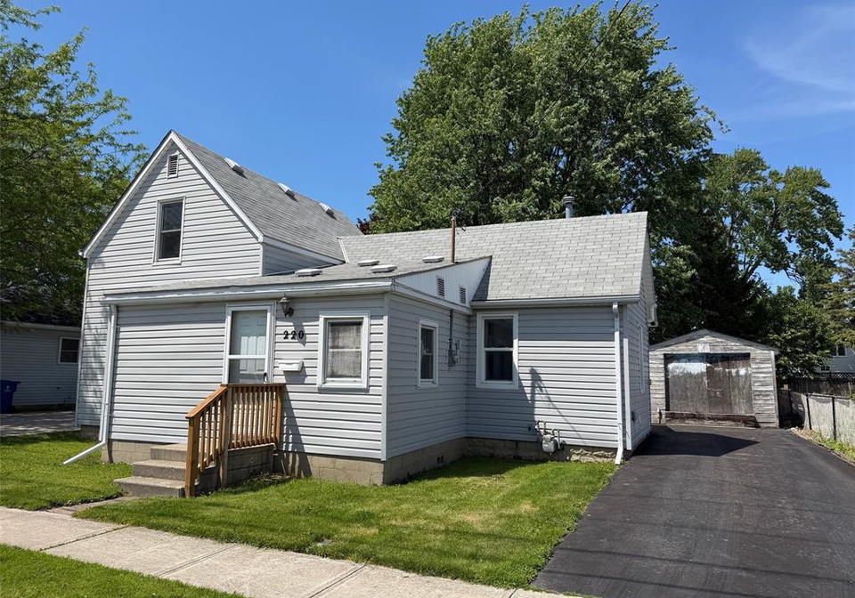 220-queen-street-wallaceburg-ontario-26011911
