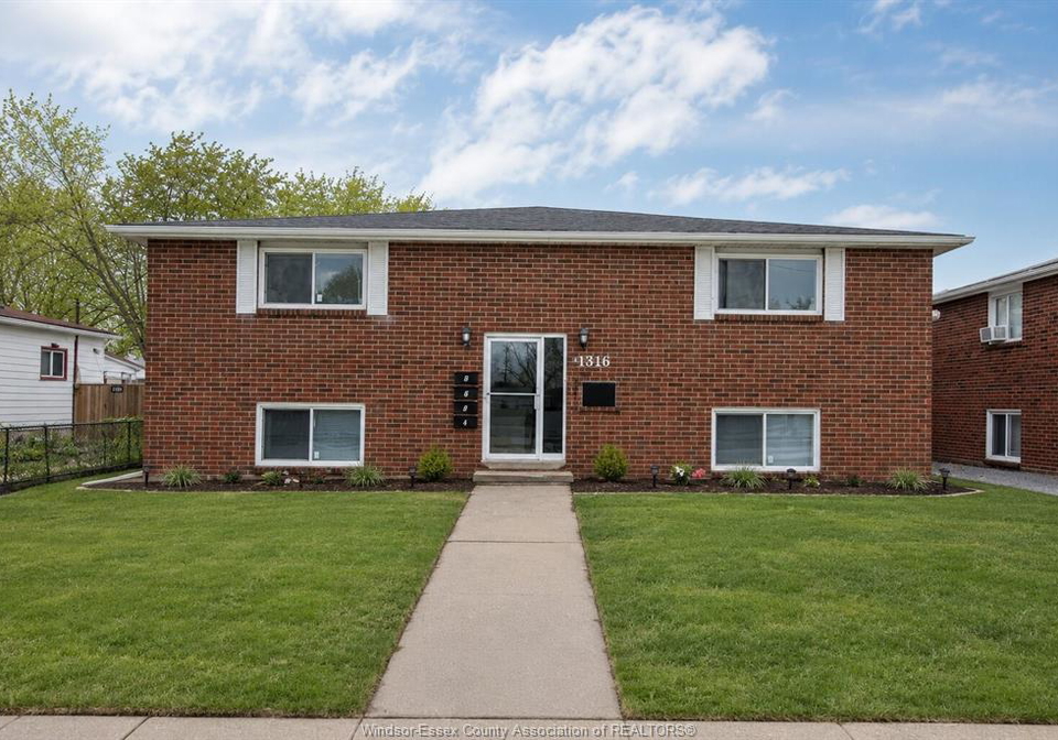 1316-california-windsor-ontario-26011912
