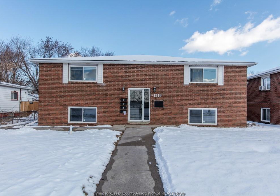 1316-california-windsor-ontario-26011912