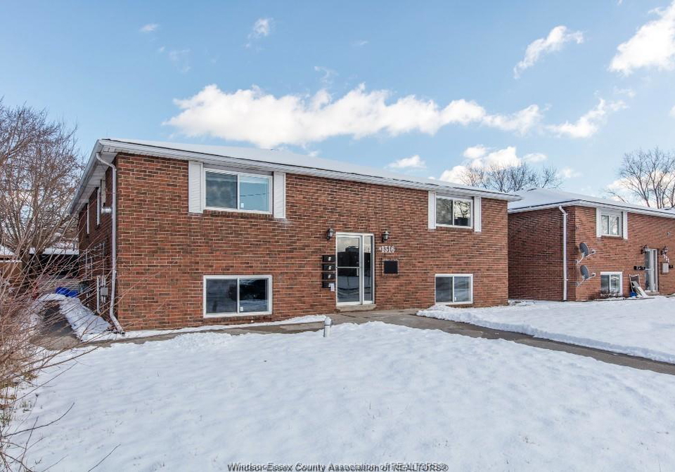 1316-california-windsor-ontario-26011912