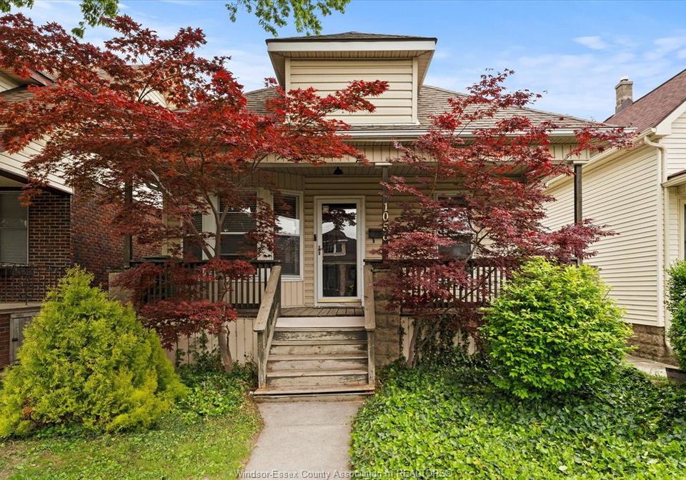 1056-gladstone-windsor-ontario-26011913