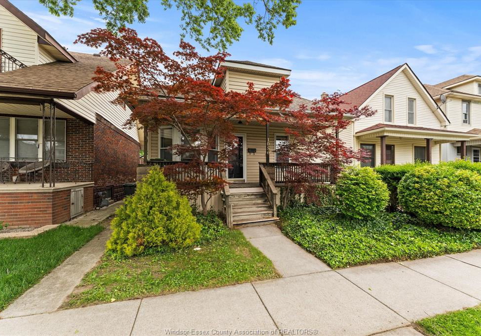 1056-gladstone-windsor-ontario-26011913