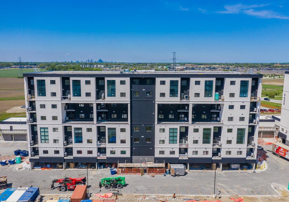 4300-laurier-parkway-lasalle-ontario-26011916