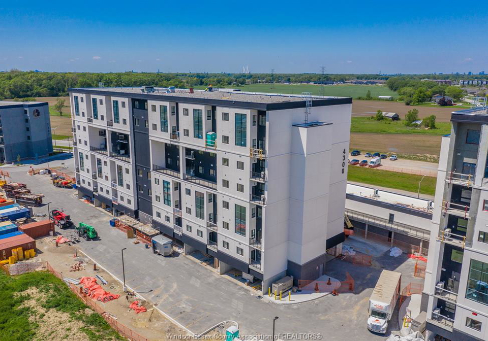 4300-laurier-parkway-lasalle-ontario-26011916