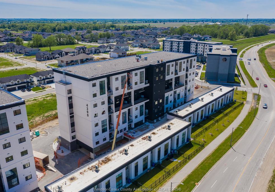 4300-laurier-parkway-lasalle-ontario-26011916