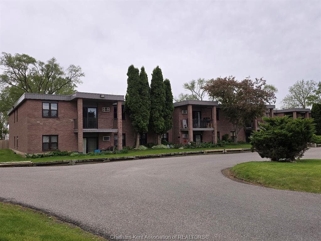 12-montgomery-drive-wallaceburg-ontario-26011926