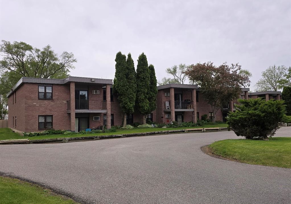 12-montgomery-drive-wallaceburg-ontario-26011926