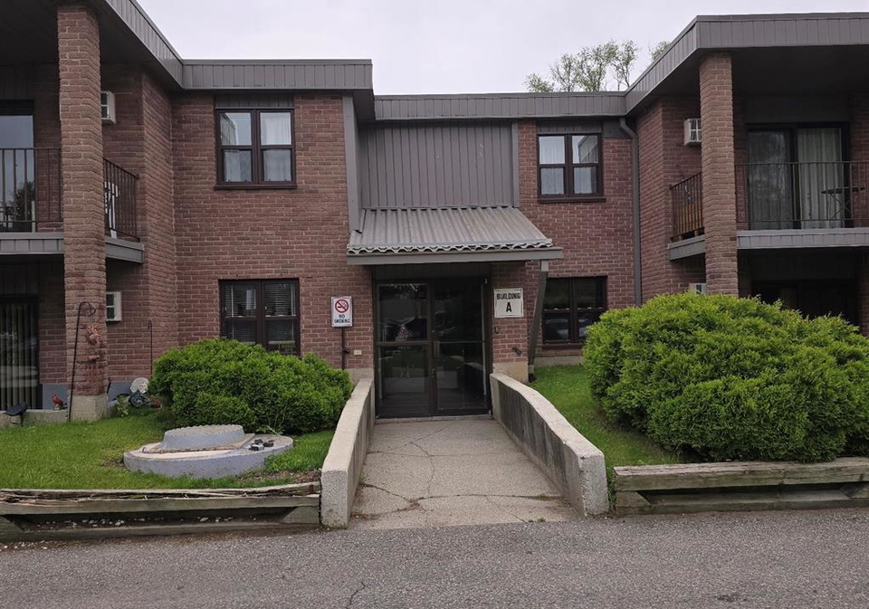 12-montgomery-drive-wallaceburg-ontario-26011926