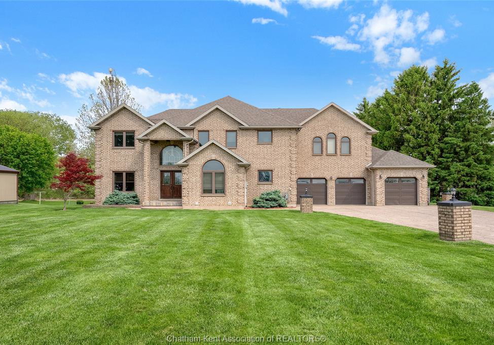 7057-riverview-line-chatham-ontario-26011927
