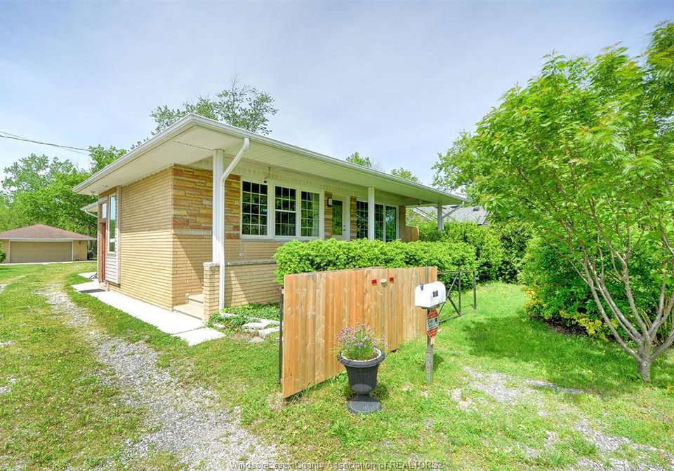 3567-howard-windsor-ontario-26011928