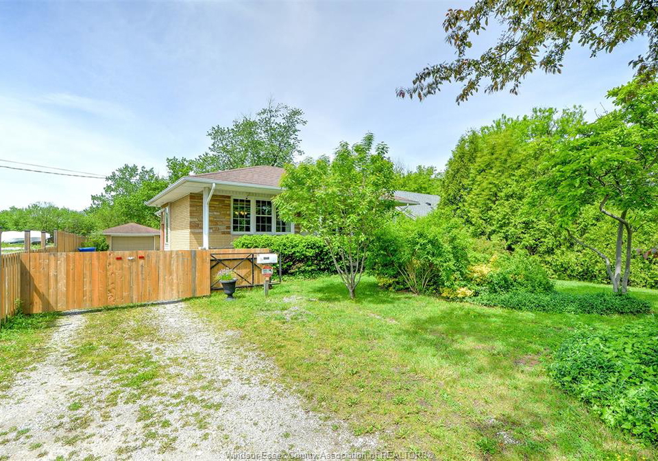 3567-howard-windsor-ontario-26011928