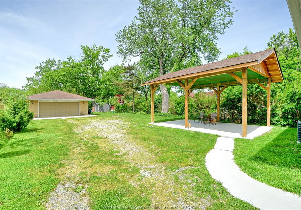 3567-howard-windsor-ontario-26011928