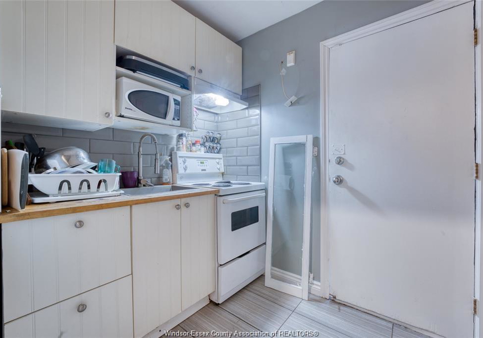 41-giles-boulevard-windsor-ontario-26011941