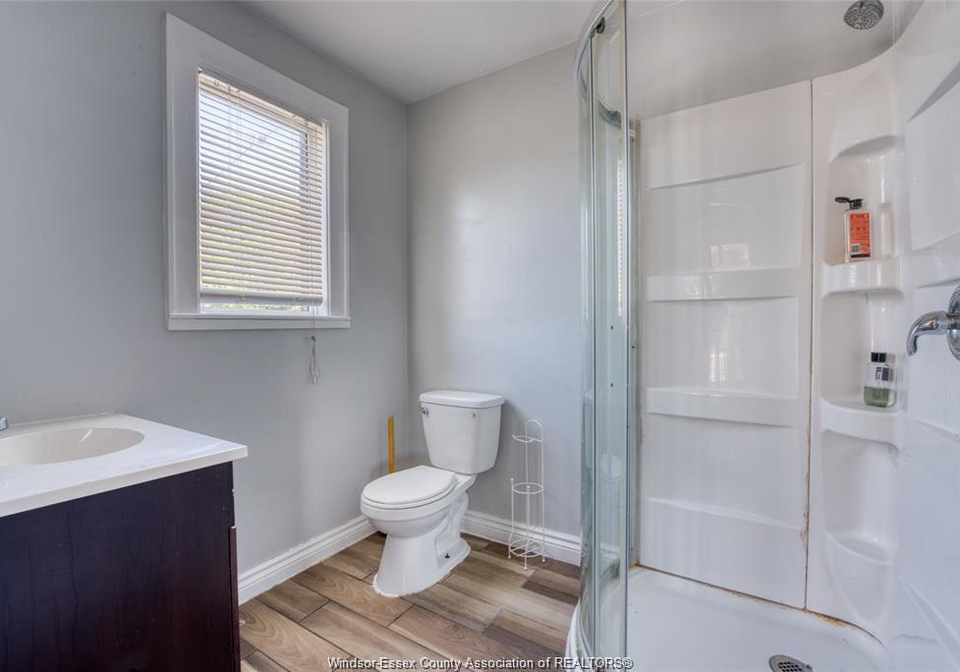 41-giles-boulevard-windsor-ontario-26011941