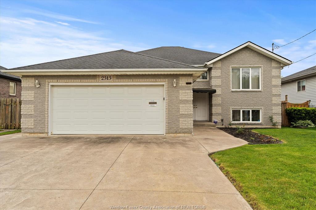 2515-cousineau-street-lasalle-ontario-26011990