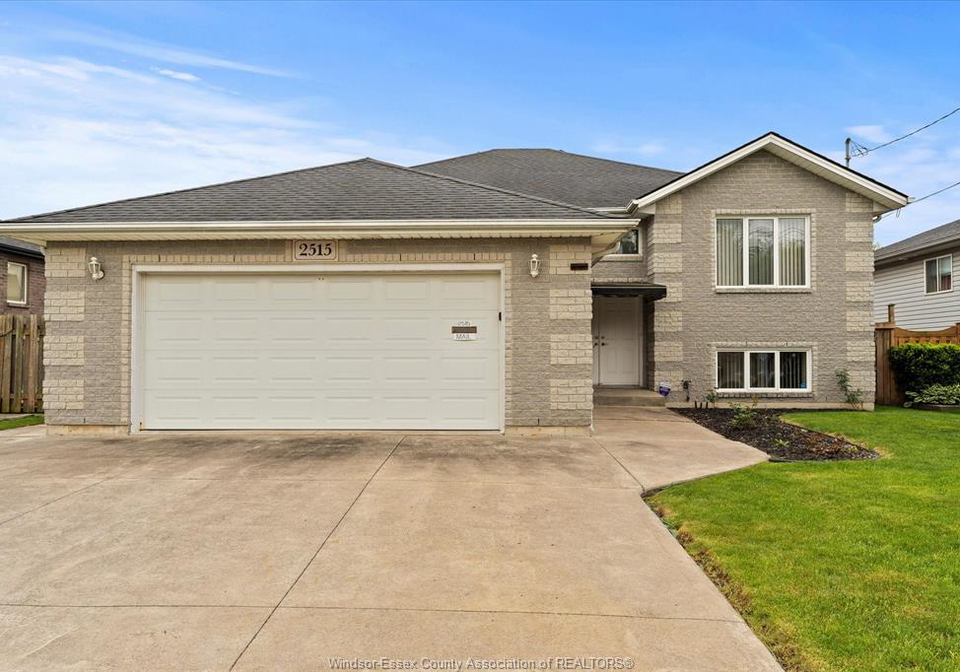 2515-cousineau-street-lasalle-ontario-26011990
