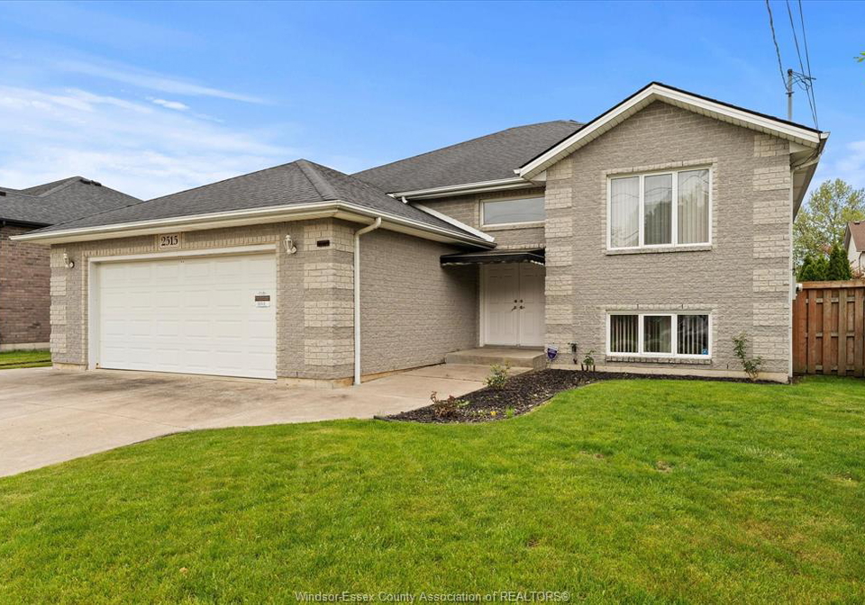2515-cousineau-street-lasalle-ontario-26011990