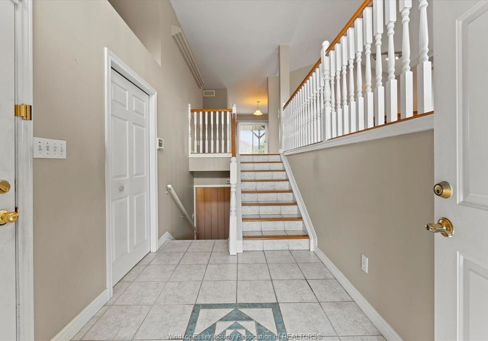 2515-cousineau-street-lasalle-ontario-26011990