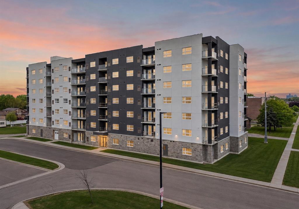 8401-wyandotte-street-east-windsor-ontario-26012000