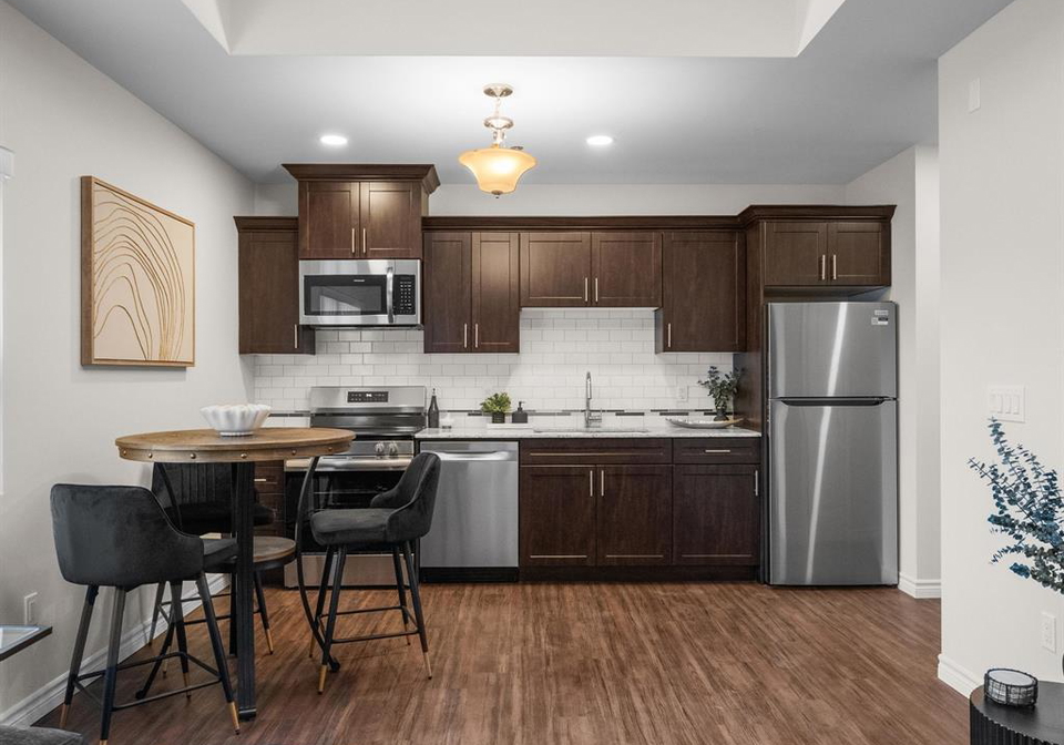 8401-wyandotte-street-east-windsor-ontario-26012000