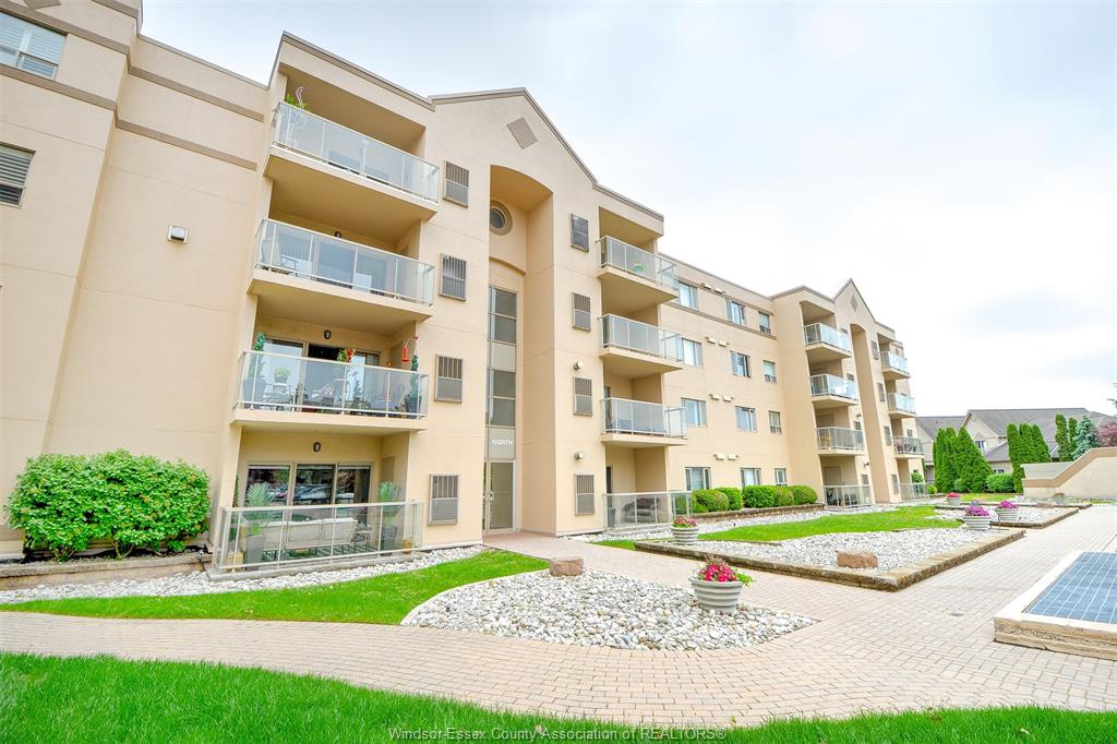 320-village-grove-drive-tecumseh-ontario-26012013