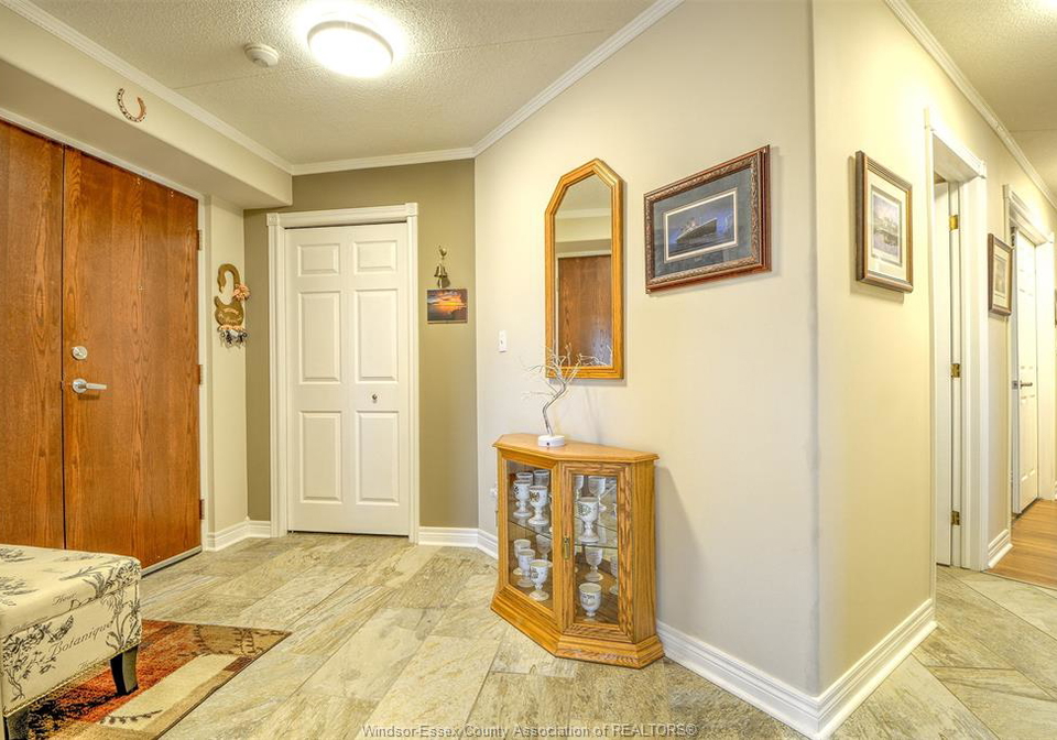 320-village-grove-drive-tecumseh-ontario-26012013