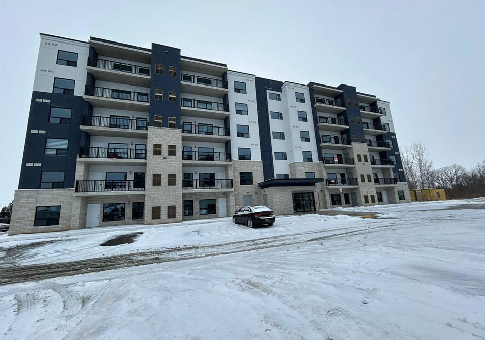 3320-stella-crescent-windsor-ontario-26012017