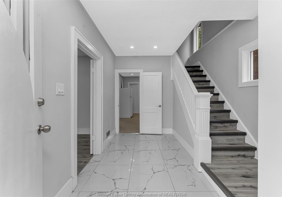 1525-dougall-windsor-ontario-26012038