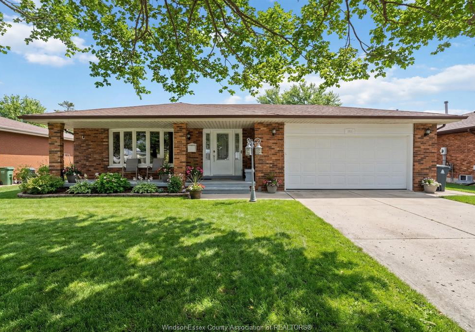 386-woodridge-tecumseh-ontario-26012039