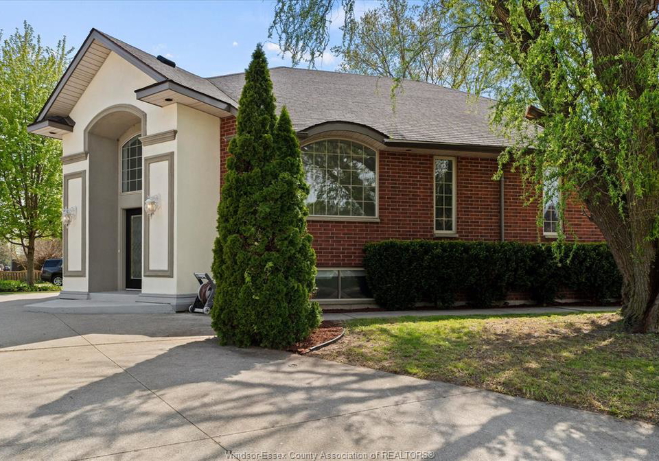 6304-matchette-lasalle-ontario-26012053