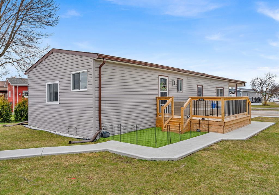 25-parkside-mcgregor-ontario-26012057
