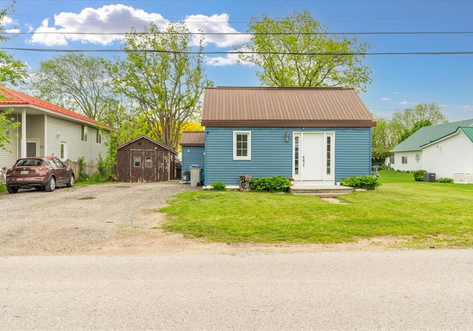30-queen-street-west-lambton-shores-ontario-26012084