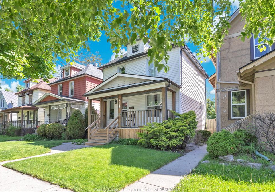 712-gladstone-windsor-ontario-26012101
