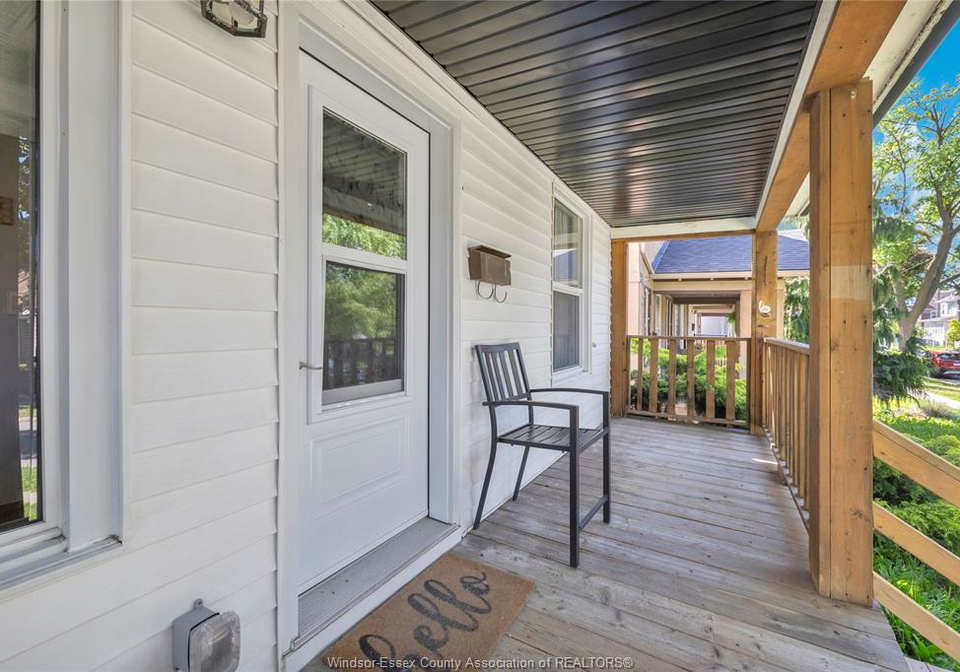 712-gladstone-windsor-ontario-26012101