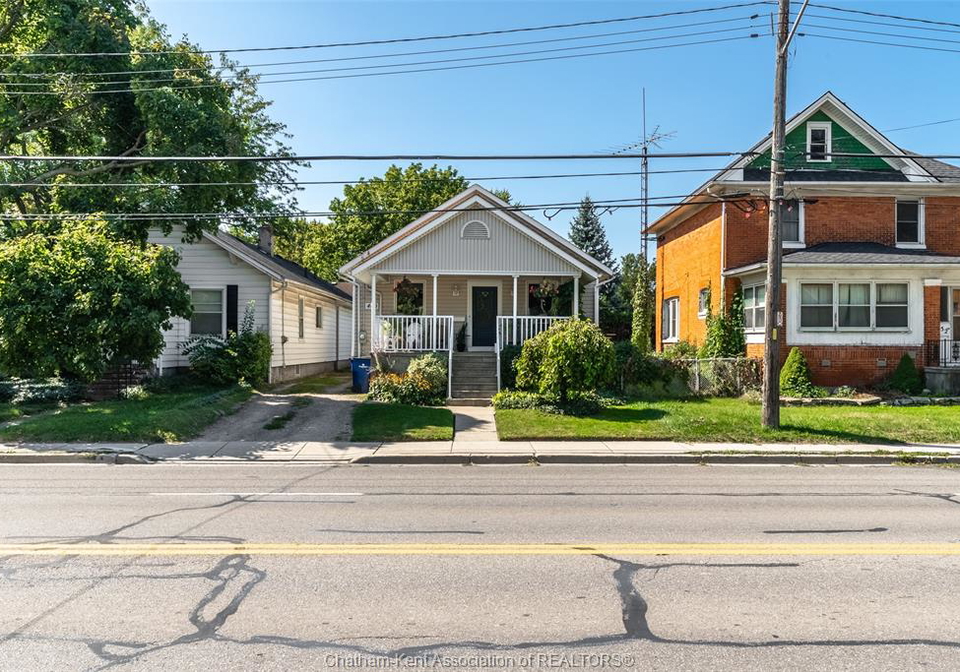 460-queen-street-chatham-ontario-26012119