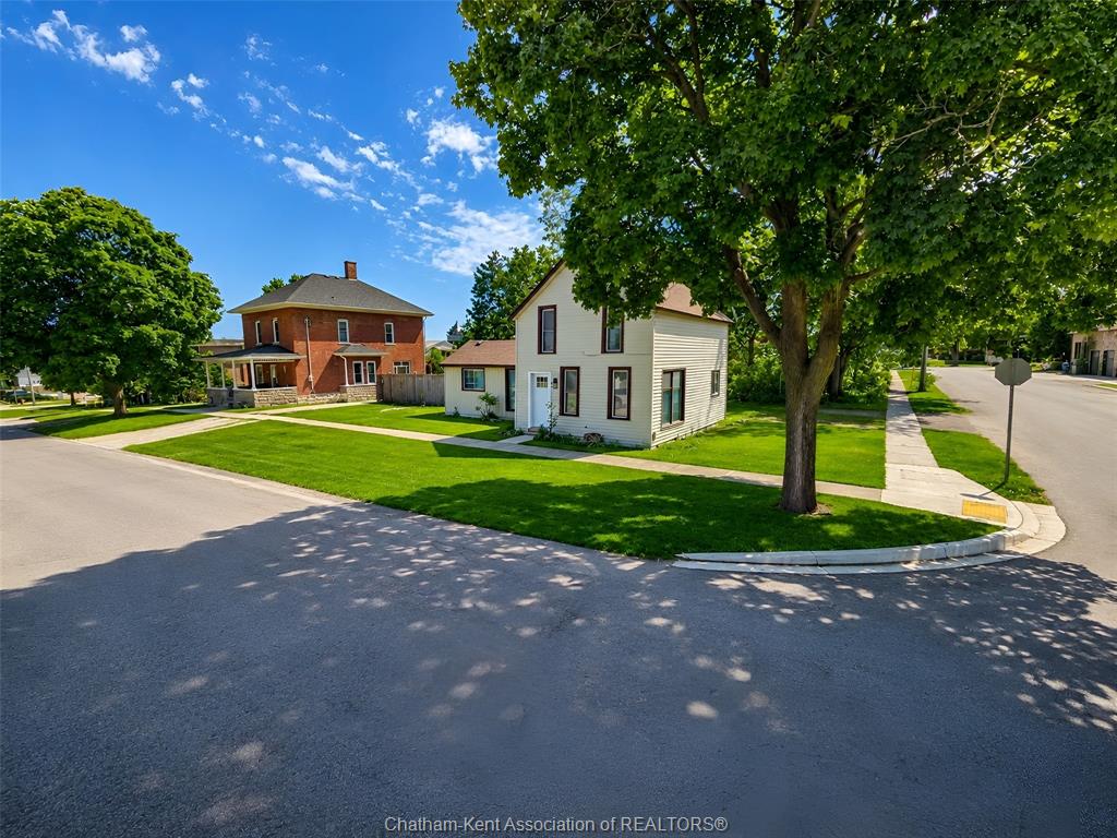 579-centre-street-dresden-ontario-26012121
