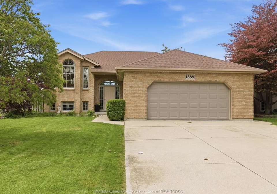 1588-whitewood-drive-lakeshore-ontario-26012129