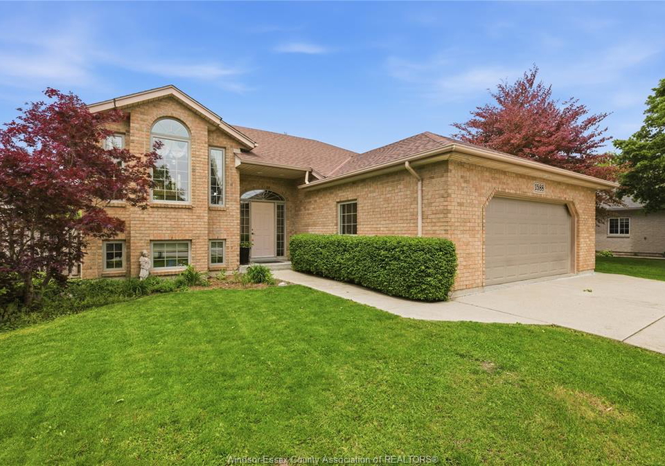 1588-whitewood-drive-lakeshore-ontario-26012129