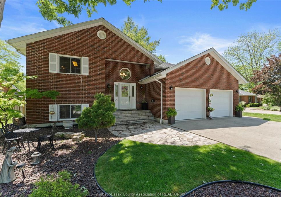 270-irwin-avenue-essex-ontario-26012139